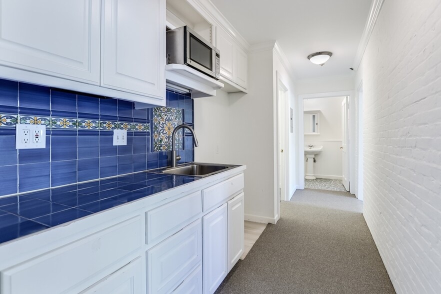 More Photos Of 610 Guadalupe St, Austin Office For Sale