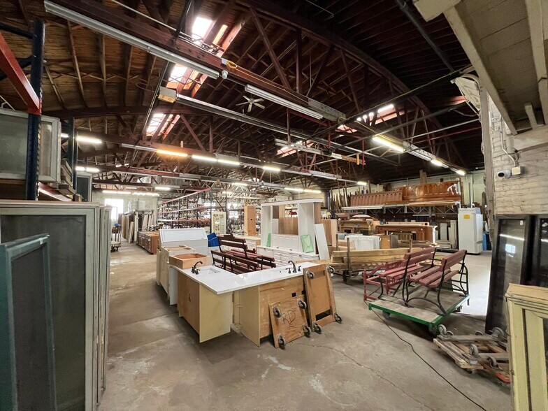 More Photos Of 7829-7839 W Grand Ave, Elmwood Park Warehouse For Lease