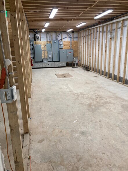 More Photos Of 635 W Pratt St, Baltimore Freestanding For Lease