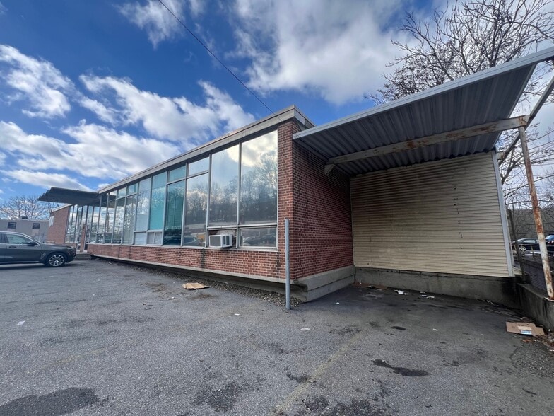 More Photos Of 111 Lafayette Ave, White Plains Warehouse For Lease