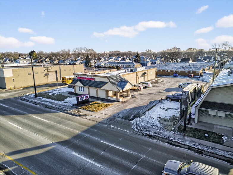 More Photos Of 3807 Fort St, Wyandotte Restaurant For Sale