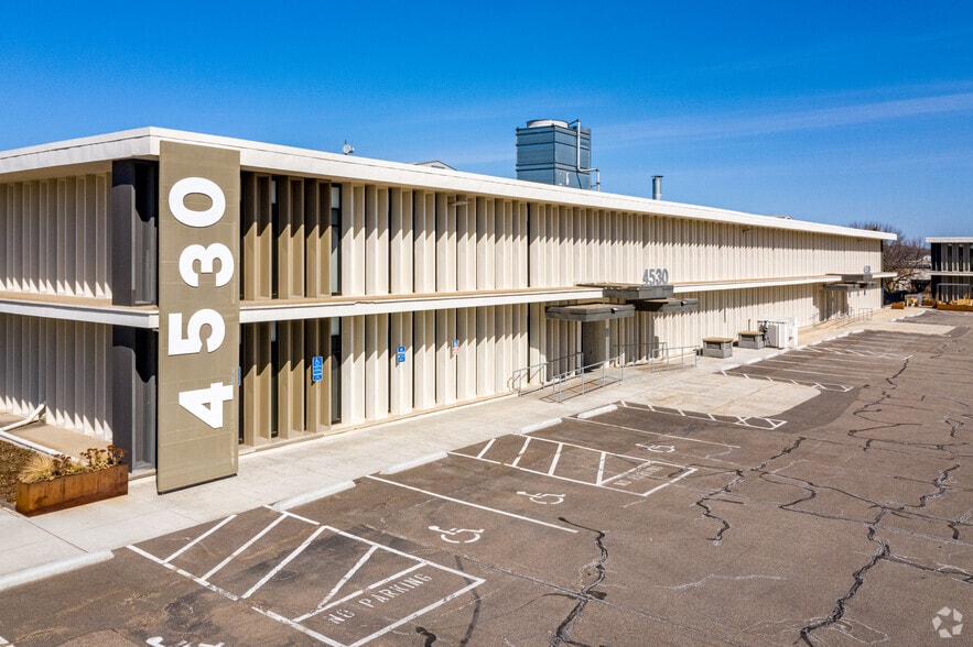 More Photos Of 4600 W 77th St, Edina Unknown For Lease