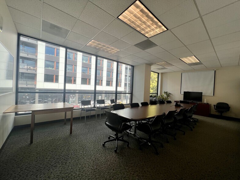 More Photos Of 400-438 E Burnside St, Portland Office For Lease