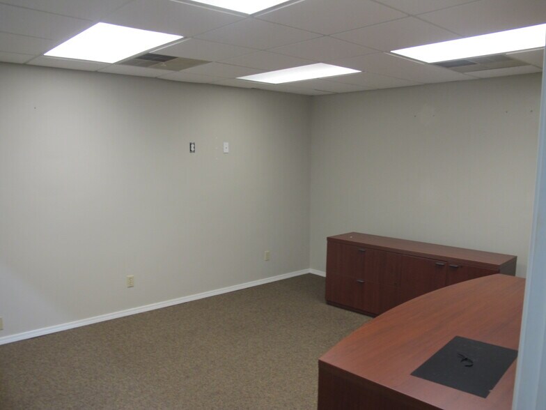 More Photos Of 209 N Main Ave, Republic Office For Sale