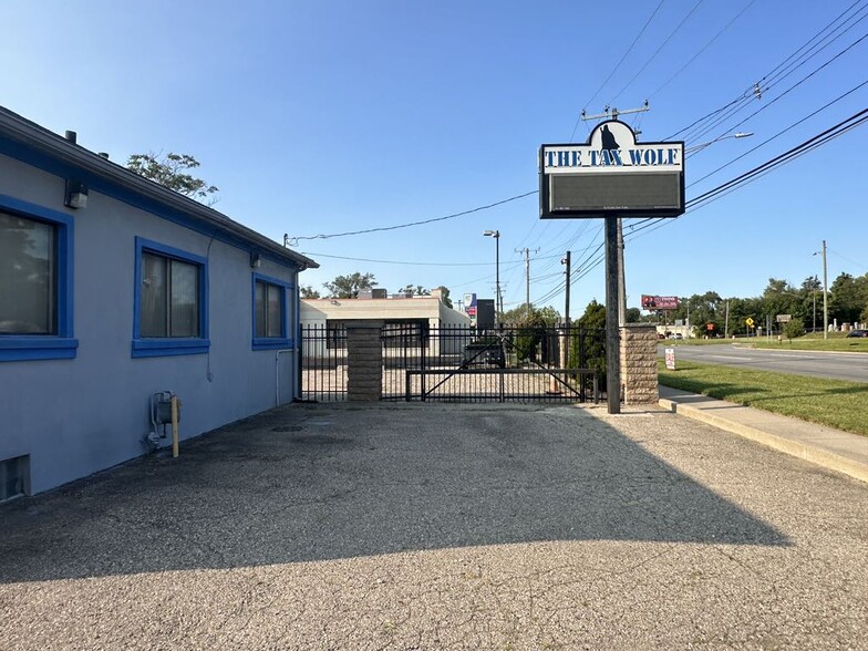 More Photos Of 24056 Pilgrim, Redford Medical For Sale