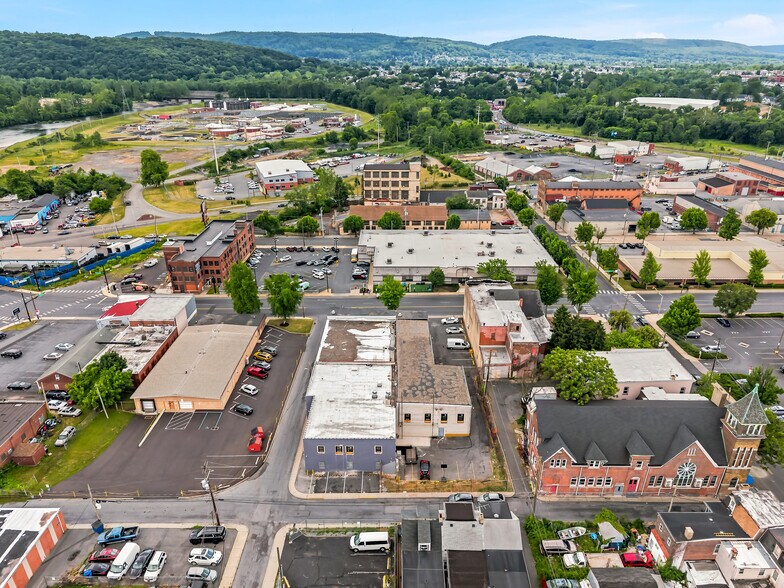 More Photos Of 145-555 Hamilton St, Allentown Showroom For Lease