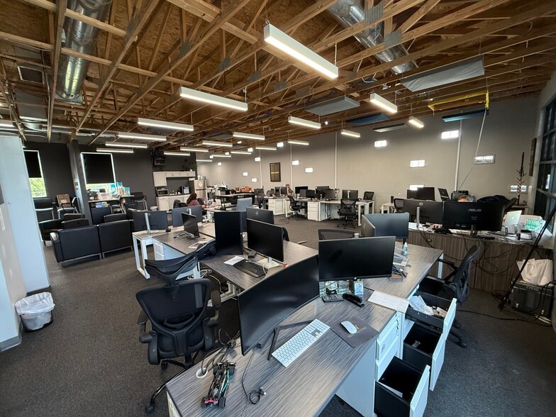 More Photos Of 1001-1007 S Main St, Fort Worth Storefront Retail Office For Lease