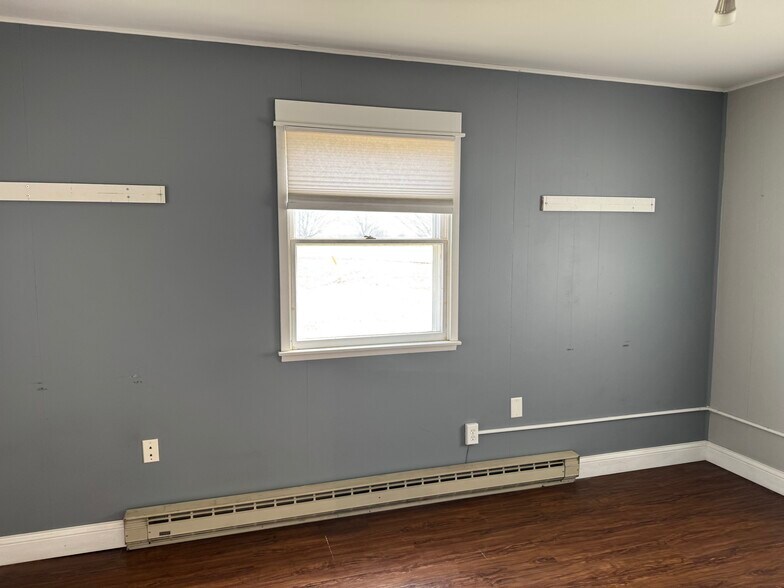 More Photos Of 1112 E Railroad St, Sandwich Medical For Lease