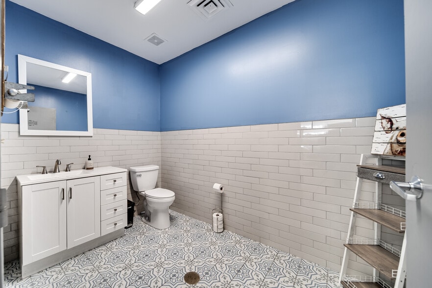 More Photos Of 2204 NW Broad St, Murfreesboro Freestanding For Sale