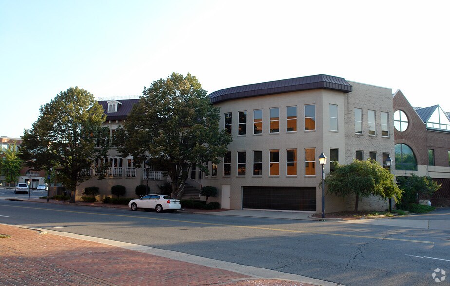 Primary Photo Of 200 Daingerfield Rd, Alexandria Loft Creative Space For Lease