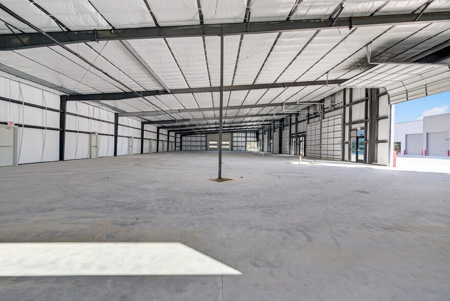 More Photos Of 5279 N Main St, Baytown Unknown For Lease