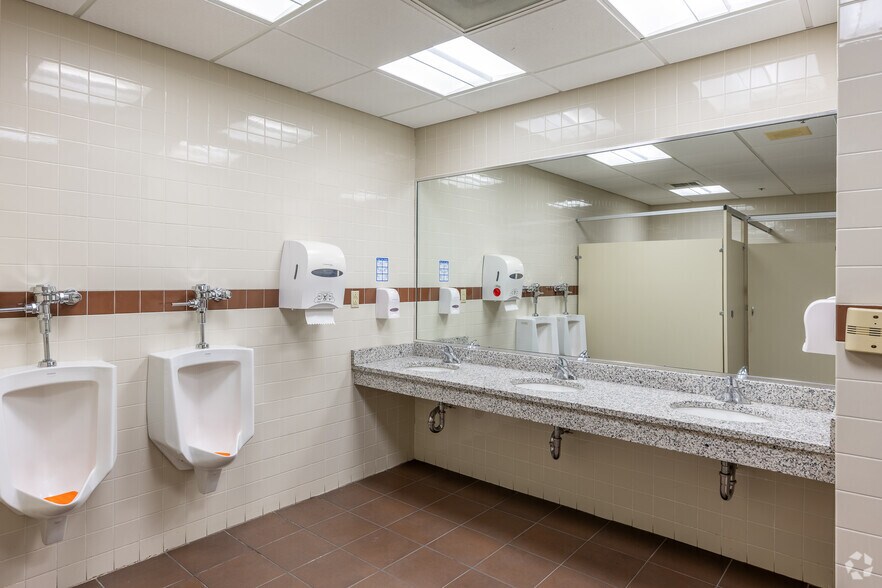 More Photos Of 350 Fairfield Ave, Bridgeport Office For Lease