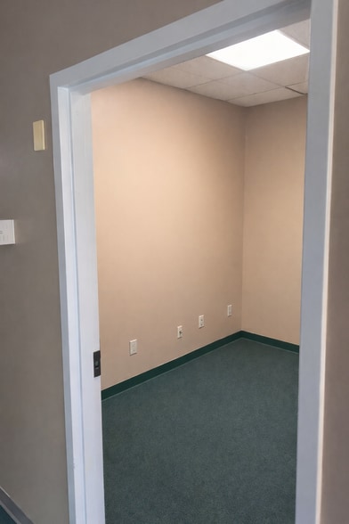 More Photos Of 1785 Grassland Pky, Alpharetta Industrial For Lease