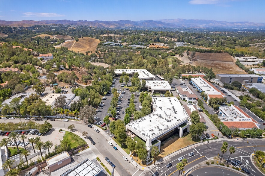 More Photos Of 5000 N Parkway Calabasas, Calabasas Unknown For Lease