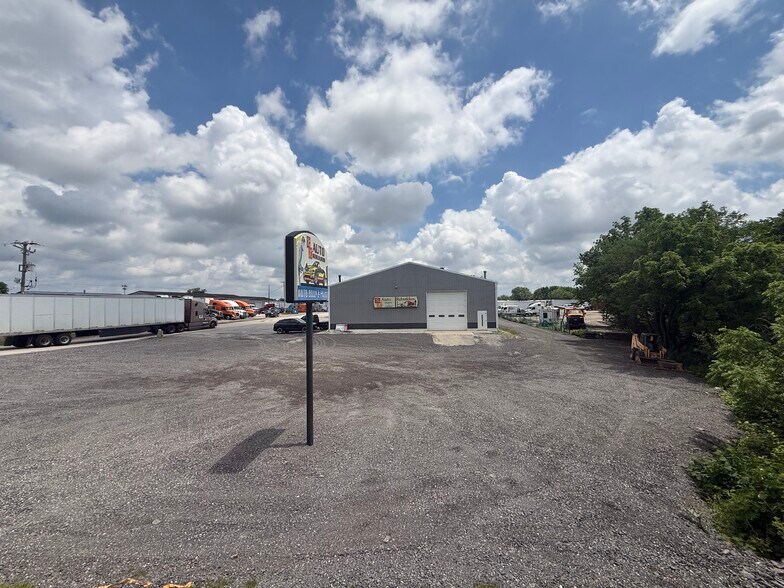 More Photos Of 18949 S Wolf Rd, Mokena Warehouse For Lease