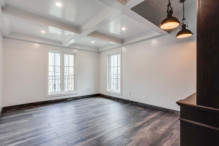 More Photos Of 11833 102 Ave NW, Edmonton Medical For Sale