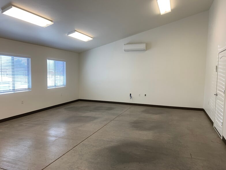 More Photos Of 8182 S Camino De Cafe, Tucson Distribution For Lease