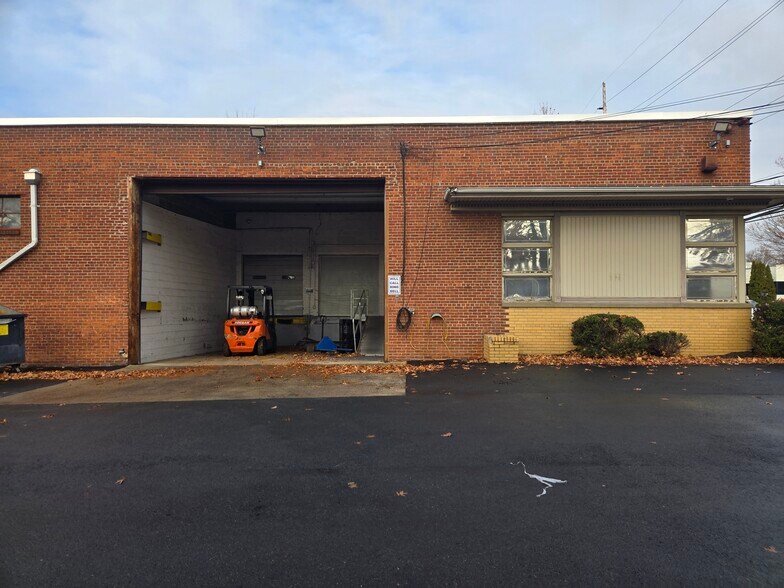 More Photos Of 11 Brown Ave, Springfield Manufacturing For Lease
