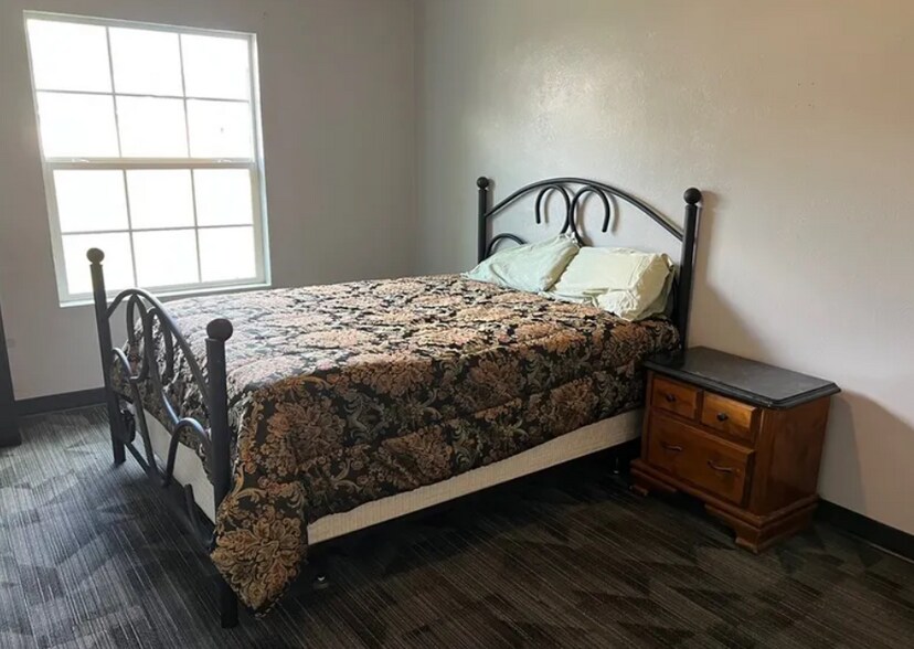 More Photos Of 569 Bear Dr, Timpson Medical For Sale