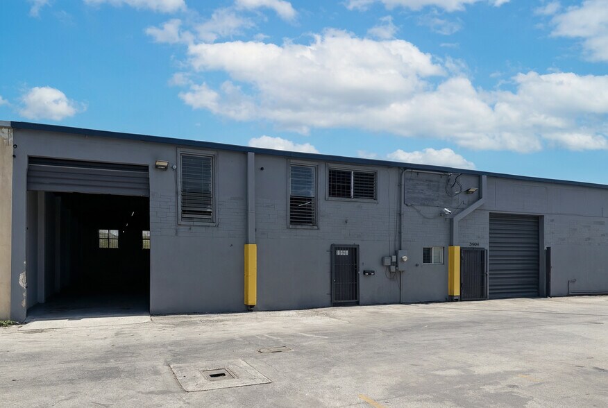 More Photos Of 3904 NW 32 Ave, Miami Warehouse For Sale