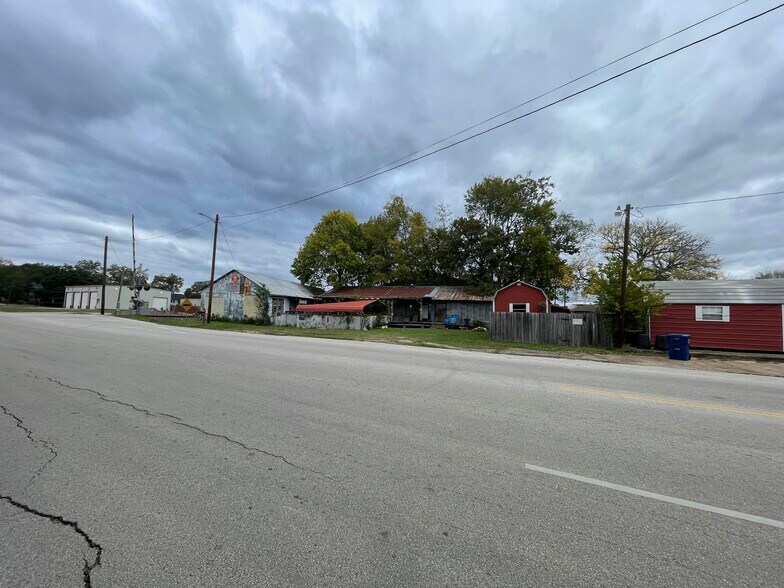 More Photos Of 903 N Washington Ave, Livingston General Retail For Sale