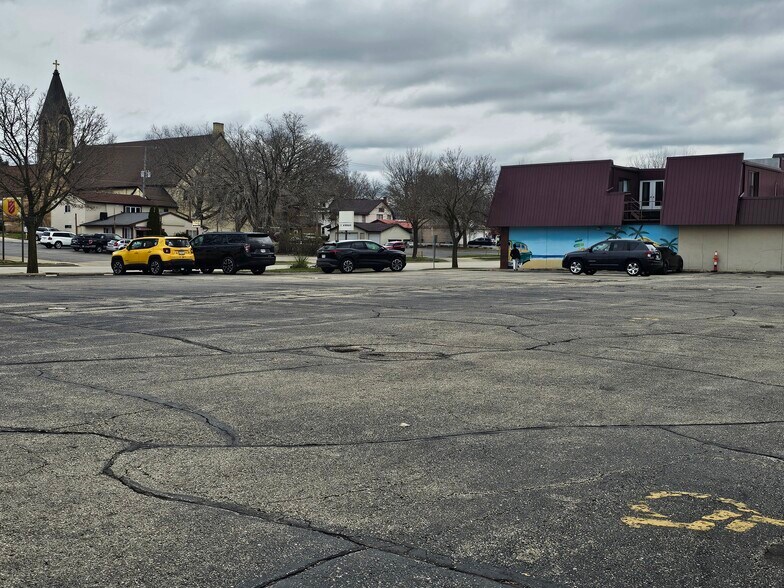 More Photos Of 822 Broad St, Beloit Office Residential For Lease