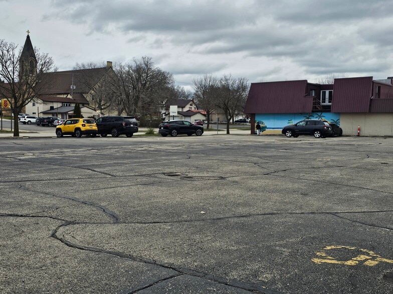 More Photos Of 822 Broad St, Beloit Office Residential For Lease