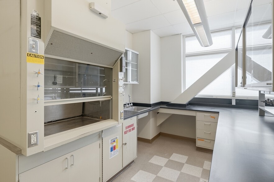 More Photos Of 2425 Ridgecrest Dr SE, Albuquerque Medical For Lease