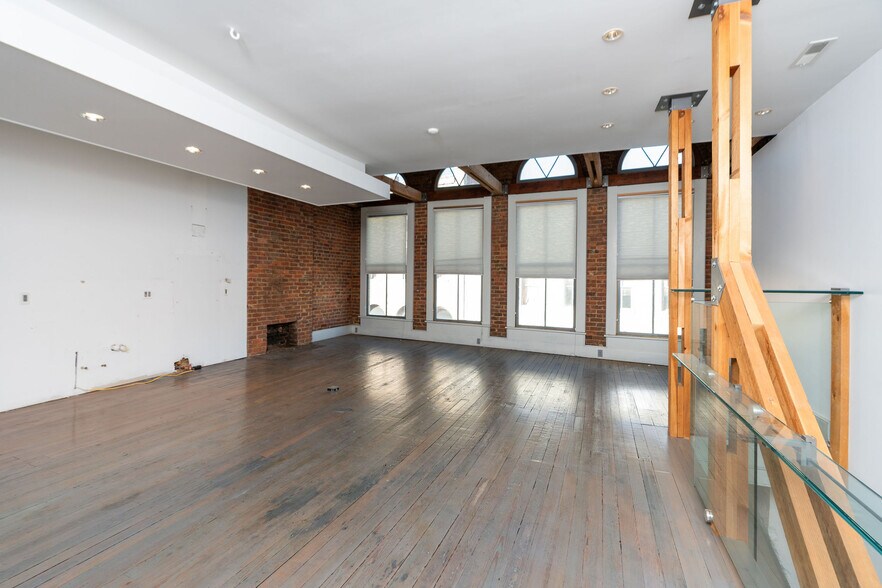 More Photos Of 111 S Augusta St, Staunton Storefront Retail Office For Sale