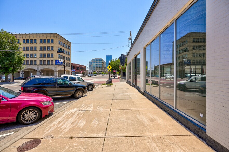 More Photos Of 801 N Broadway Ave, Oklahoma City Storefront Retail Office For Lease