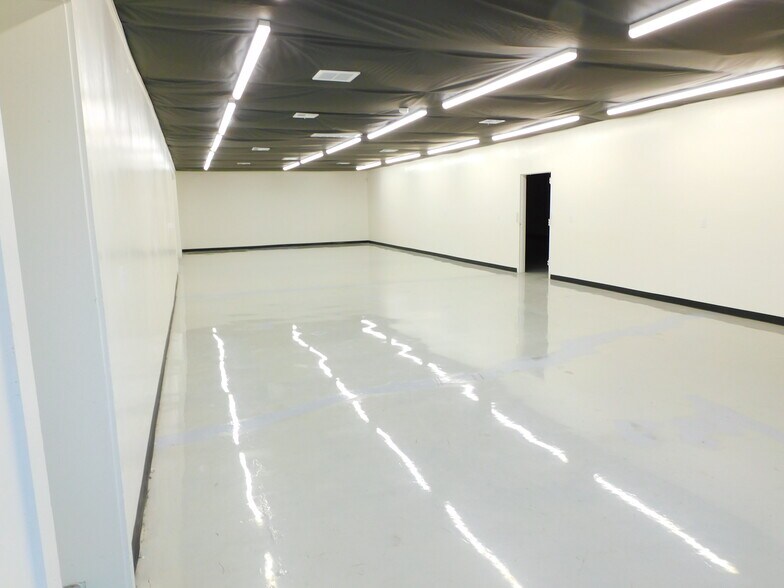 More Photos Of 409-413 N Chester Ave, Bakersfield Auto Repair For Lease