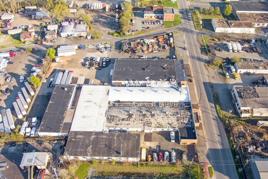 More Photos Of 332 Atando Ave, Charlotte Manufacturing For Lease