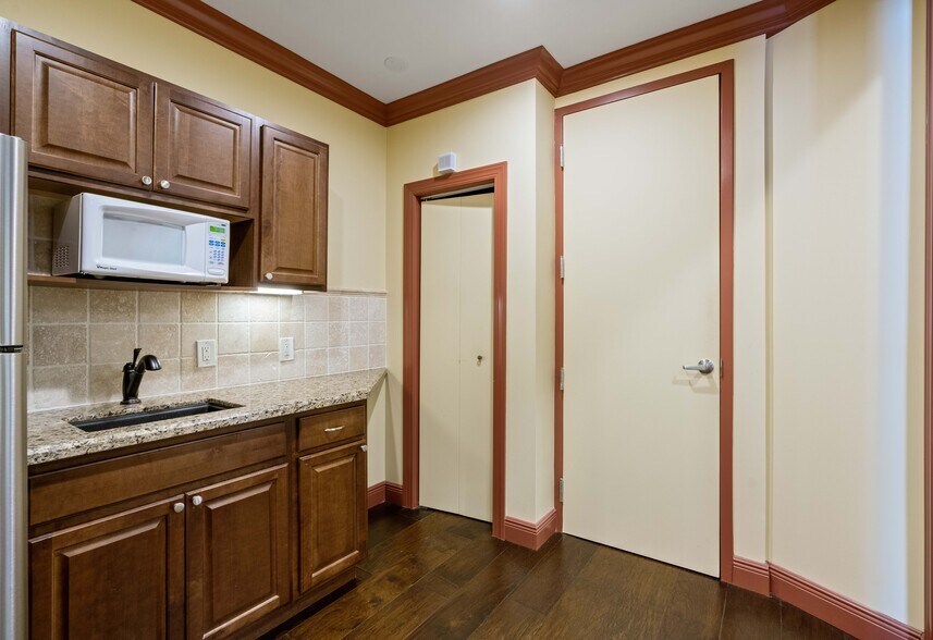 More Photos Of 658 W Indiantown Rd, Jupiter Medical For Sale