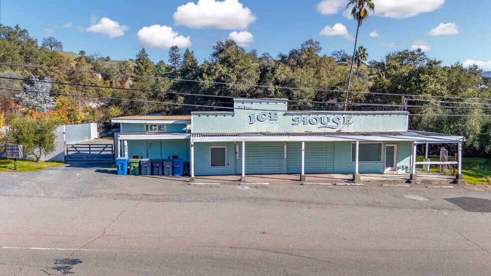 Primary Photo Of 840 N Cloverdale Blvd, Cloverdale Convenience Store For Sale