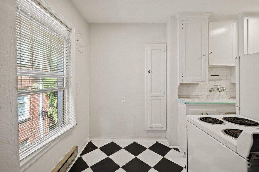 More Photos Of , Seattle Multifamily For Sale