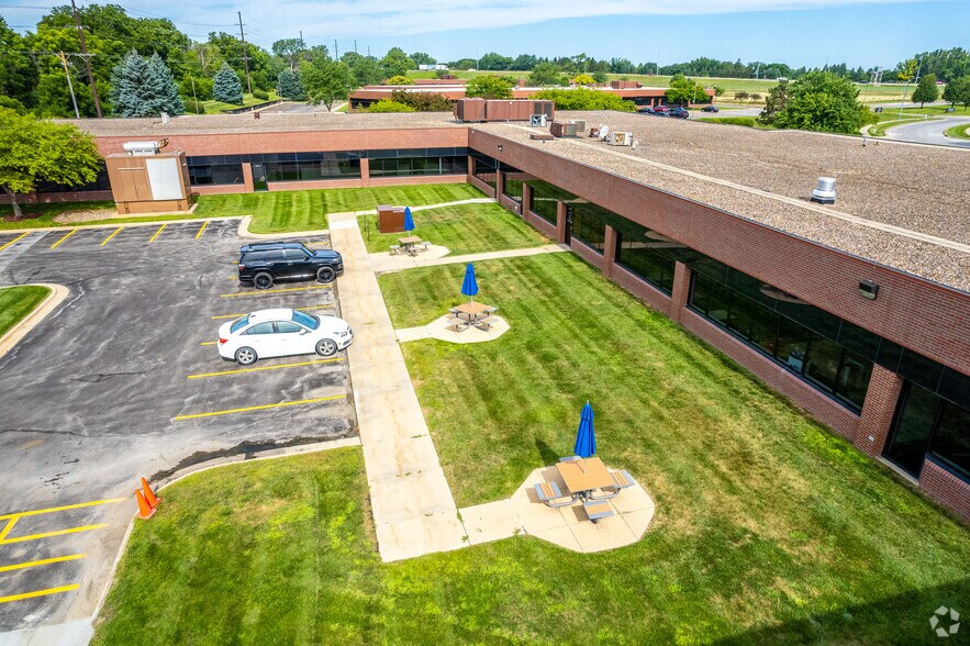 More Photos Of 7600 Office Plaza Dr S, West Des Moines Office For Lease