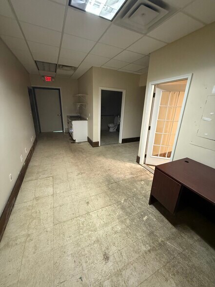 More Photos Of 149-175 E Cove Ave, Wheeling Storefront For Lease