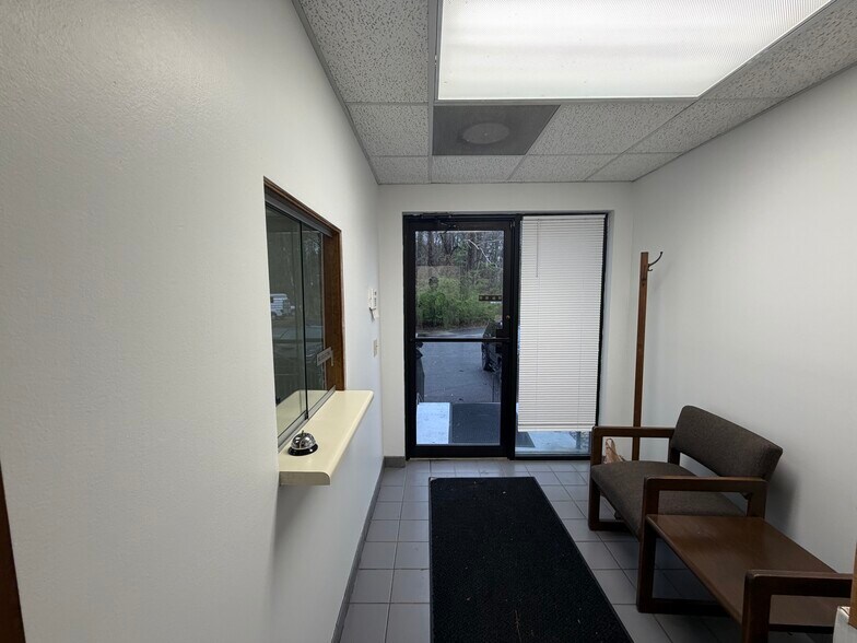 More Photos Of 1950 Collins Blvd, Austell Service For Lease