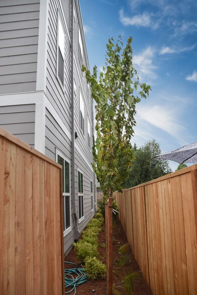 More Photos Of 1910 E Mill Plain Blvd, Vancouver Apartments For Sale