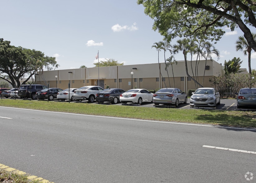 More Photos Of 2800 Gateway Dr, Pompano Beach Manufacturing For Lease