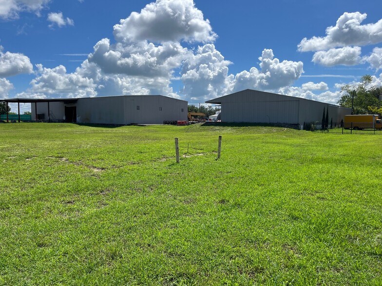 More Photos Of 523 Pear St, Sebring Warehouse For Sale