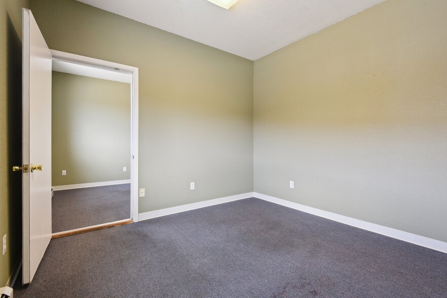 More Photos Of 19336 Goddard Ranch Ct, Morrison Light Manufacturing For Lease