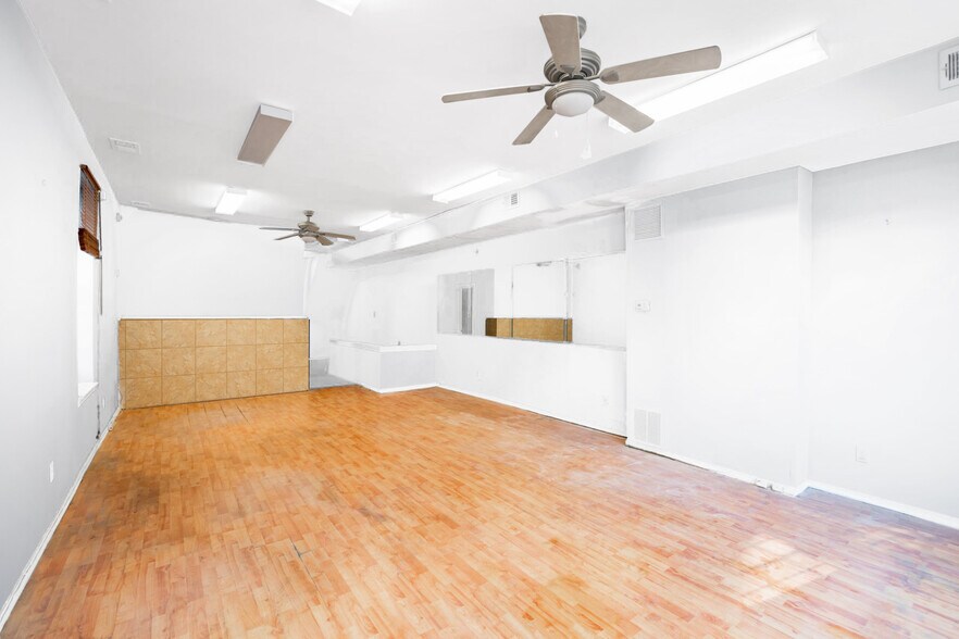 More Photos Of 617 S 18th St, Philadelphia Storefront Retail Residential For Lease