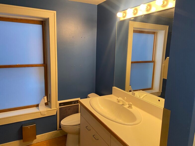 More Photos Of 1124 Eastlake Ave E, Seattle Loft Creative Space For Lease