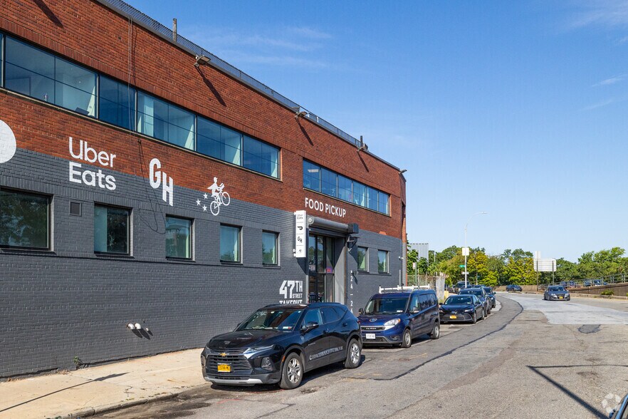 More Photos Of 2426 47th St, Astoria Warehouse For Lease
