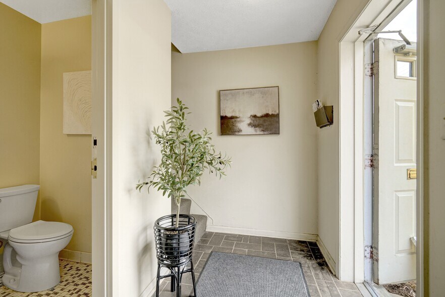 More Photos Of 7297 US-29, Falls Church Office For Sale