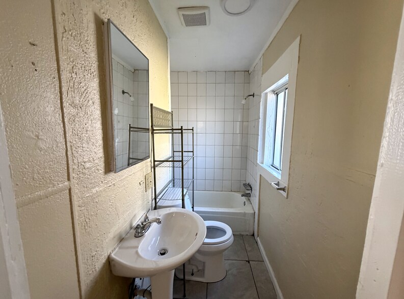 More Photos Of 324 Idora Ave, Vallejo Multifamily For Sale