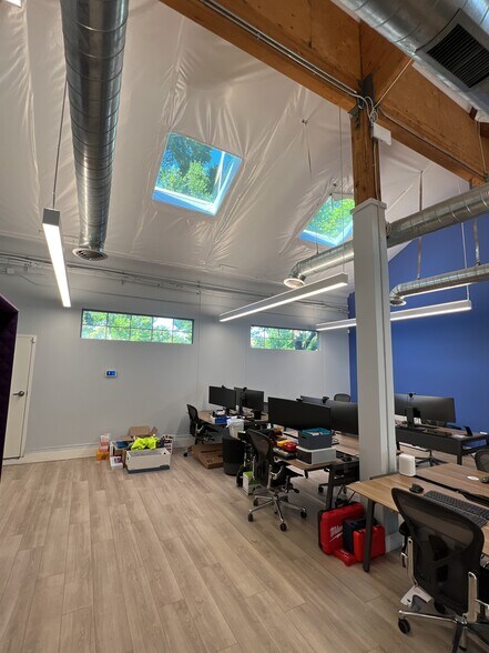 More Photos Of 801 High St, Palo Alto Research And Development For Lease