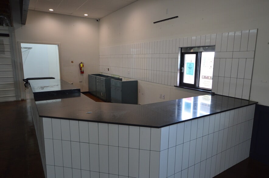 More Photos Of 215 Shannon Rd E, Sulphur Springs Freestanding For Sale