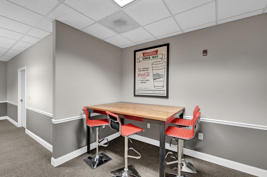 More Photos Of 204 Muirs Chapel Rd, Greensboro Office For Lease